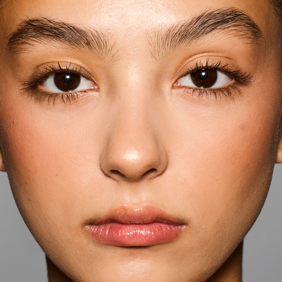 HELLA THICC VOLUMIZING MASCARA (MÁSCARA DE PESTAÑAS)